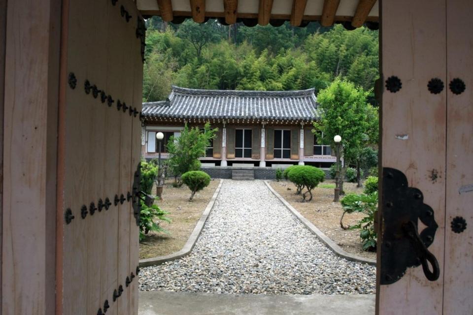 Hotel Goseong Choi Pilgan'S Old House Exterior foto